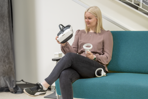 Digimind project participant with VR headset